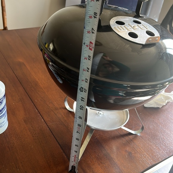 Portable Weber charcoal bbq - Picture 3 of 4